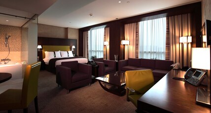 Holiday Inn Meydan Room Type - 1 King Suite