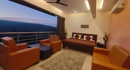 Shalini Excellency Room Type - Suite Room with Bathtub