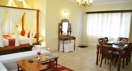 The Peak Resorts Room Type - Royal Antique Queens Suite