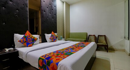 FabHotel Yug Villa Room Type - Deluxe Room