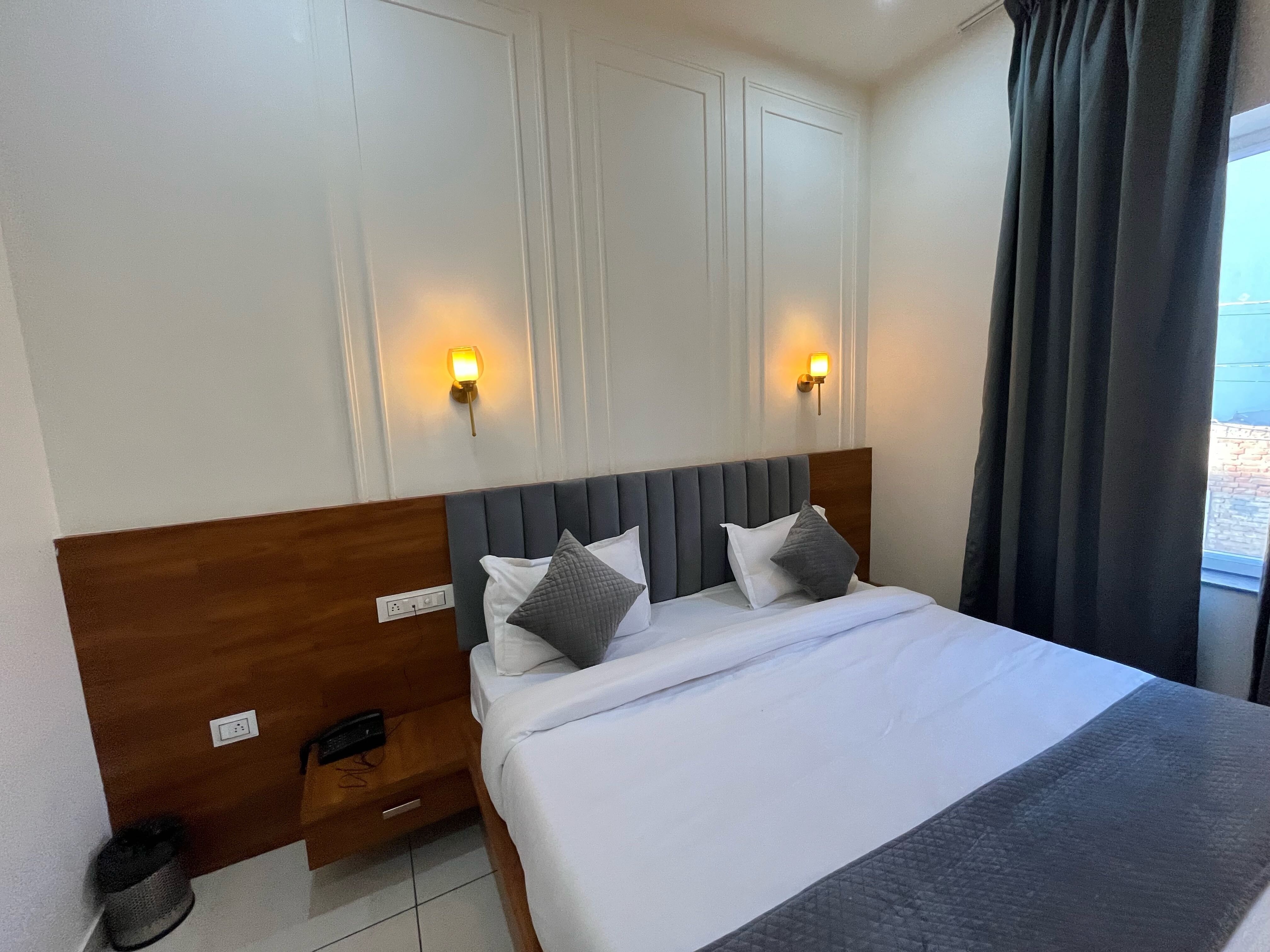 HOTEL O M.S - Tap to explore photos