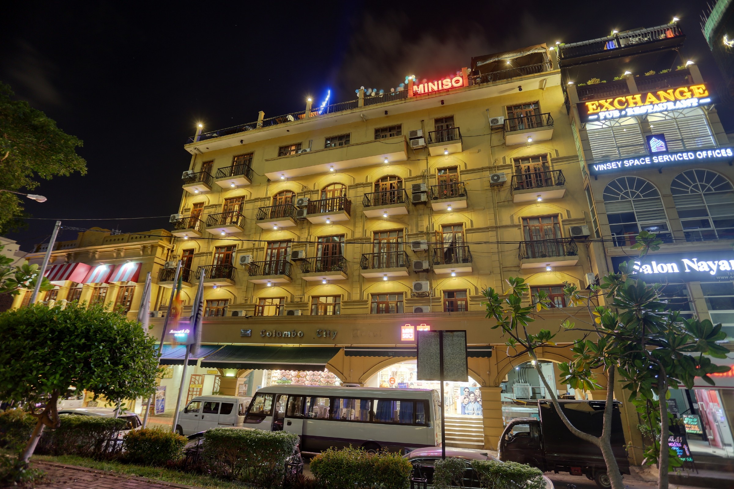 Colombo City Hotel - Tap to explore photos
