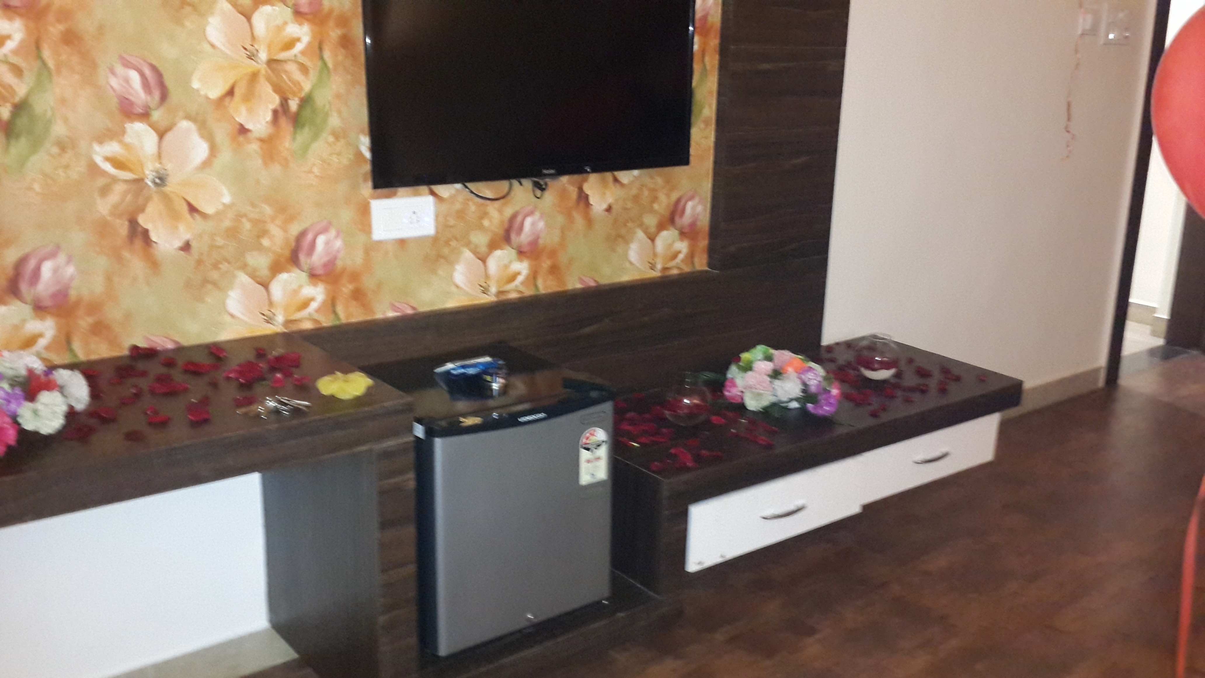Hotel Gulmohar Inn - Tap to explore photos