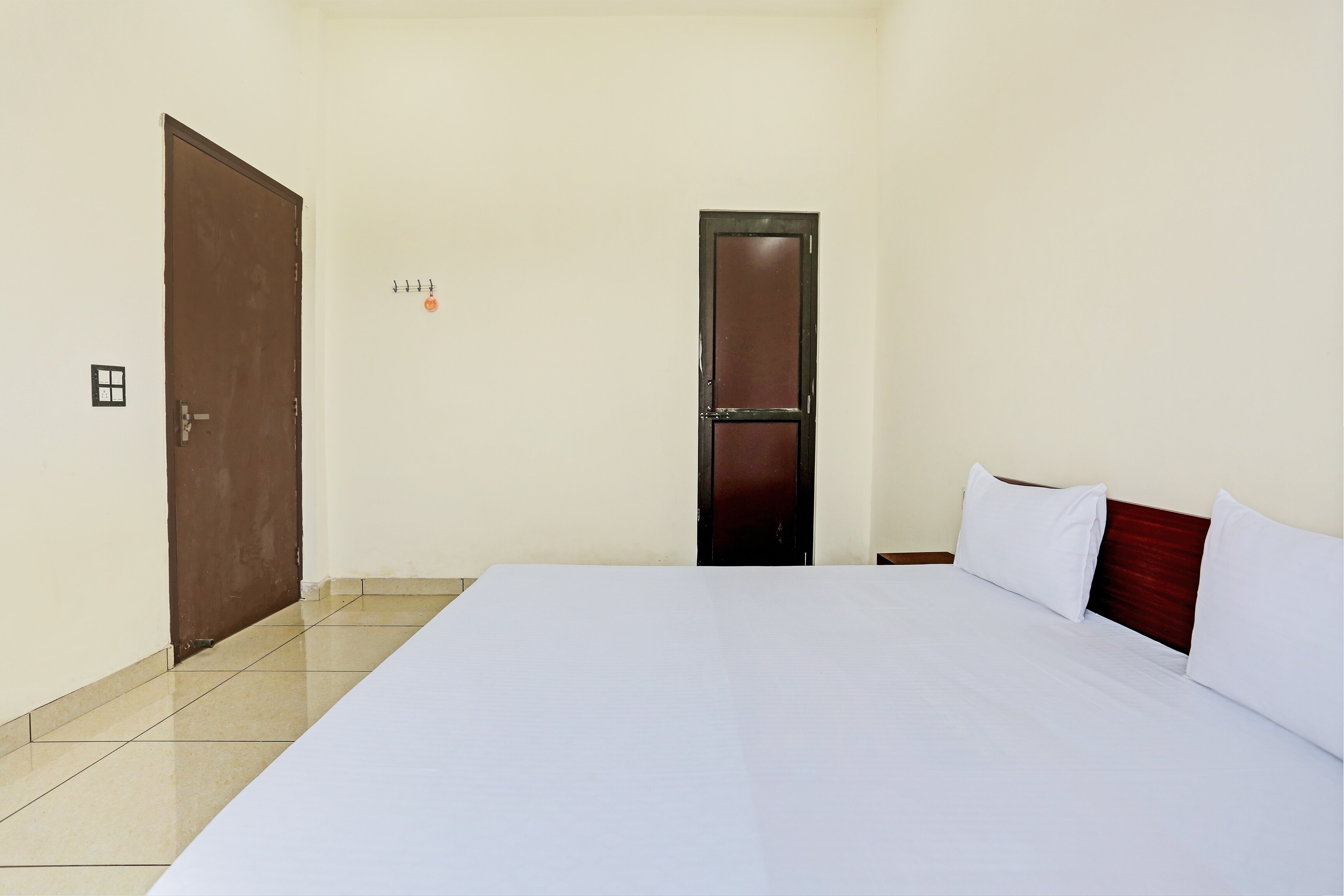 Hotel O Park Inn Near Parashuram Chowk - Tap to explore photos