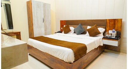 Shri Raghav Palace Hotel Ayodhya Room Type - Superior Sofa Cumbed Room