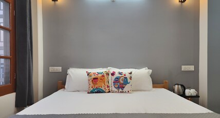 The Halt Narkanda - Rooms and Rooftop Cafe Room Type - Three Bedroom Villa | Valley view | Rooftop cafe