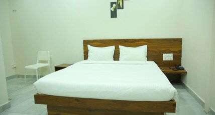 HOTEL L K INN MARUTHI GROUP Room Type - Deluxe Double