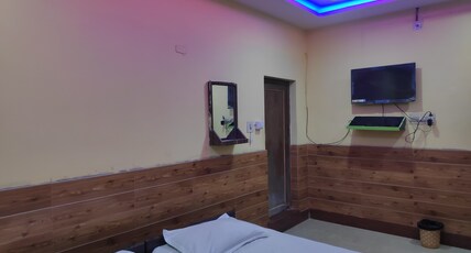 Pratiksha Guest House - The Novel Inn Room Type - DELUXE NON AC