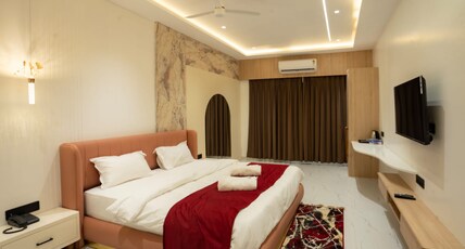 Hotel Nandi Heritage Pusad Room Type - Premium Suite With Pool View