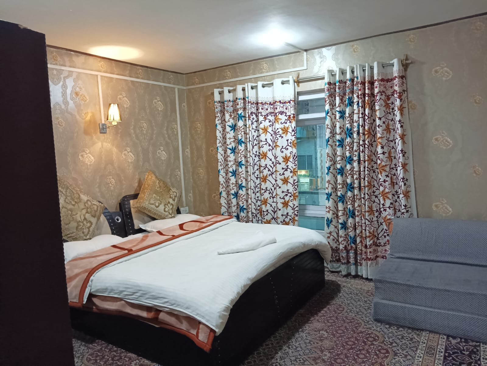 Hotel Pahalgam Duke - Tap to explore photos