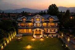 Lakewalk Suites