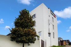 Super Hotel O SWEDHA HOTEL