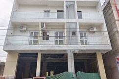 Kanchan Deluxe Lodging