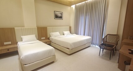 Hotel Krushnakunj Room Type - Deluxe Tripple Bed