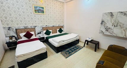 Shri Radhe Radhe | 2 Min Walk to Ram Mandir Room Type - Tripple Bedded AC Room