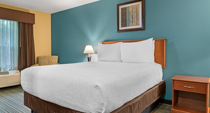 Best Western Plus Traverse City Room Type - 1 Queen Bed, Non-Smoking, Microwave, Refrigerator, Coffee Maker, Full Breakfast Best Western Plus Traverse City Room Type - 1 Queen Bed, Non-Smoking, Microwave, Refrigerator, Coffee Maker, Full Breakfast