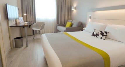 Holiday Inn Express Pamplona Room Type - 1 Double Standard with Free Breakfast Holiday Inn Express Pamplona Room Type - 1 Double Standard with Free Breakfast