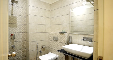 Dewdrop Shankh - 1 KM away from Golden Temple Room Type - Superior Room(Complimentary Fruit Basket and Cookies) Dewdrop Shankh - 1 KM away from Golden Temple Room Type - Superior Room(Complimentary Fruit Basket and Cookies)