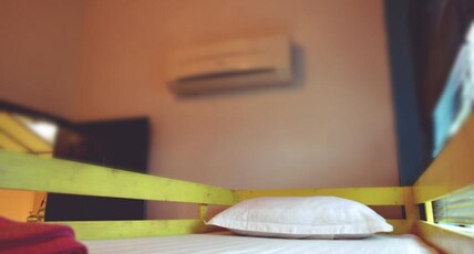 Travel Hub Guesthouse Room Type - Single Bed in 8 Bed Female Dorm