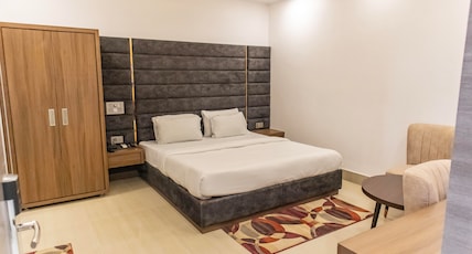 NARANG HOTEL Room Type - Deluxe Room (Twin or Double Bed)