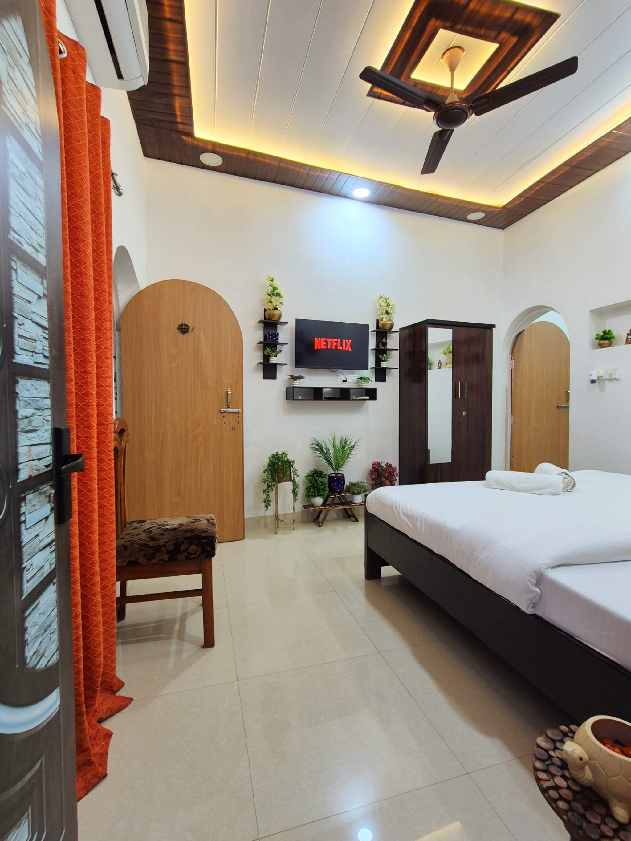 Stay by Kanha | 2-Bedroom Homestay | 1 km from Shri Krishna Janmabhoomi - Tap to explore photos