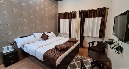 The Ranikhet Continental- Himalaya Valley View Room Type - Deluxe with balcony