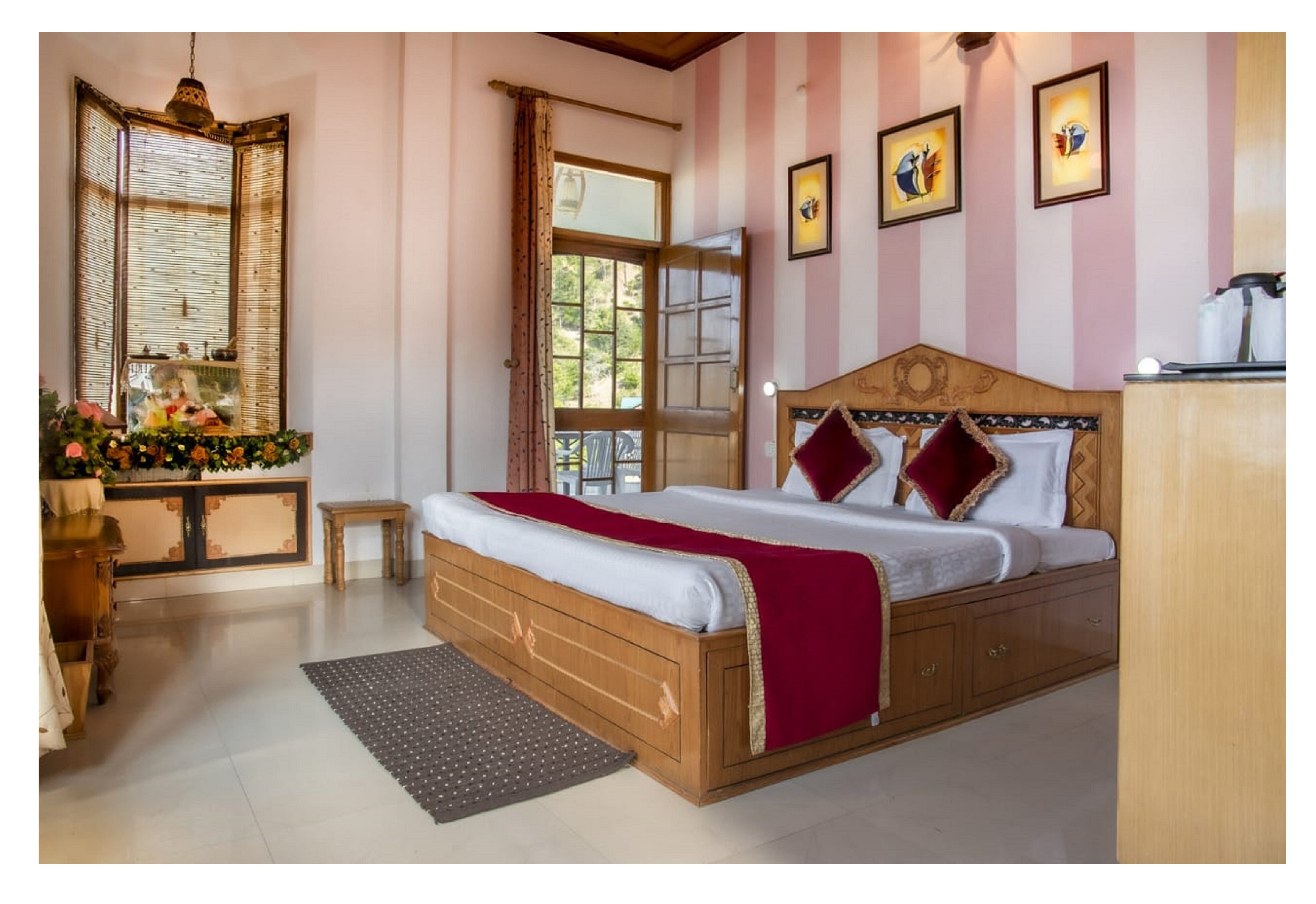 Ram Cottage Chail 3 BHK Villa with Lawn and Parking - Tap to explore photos