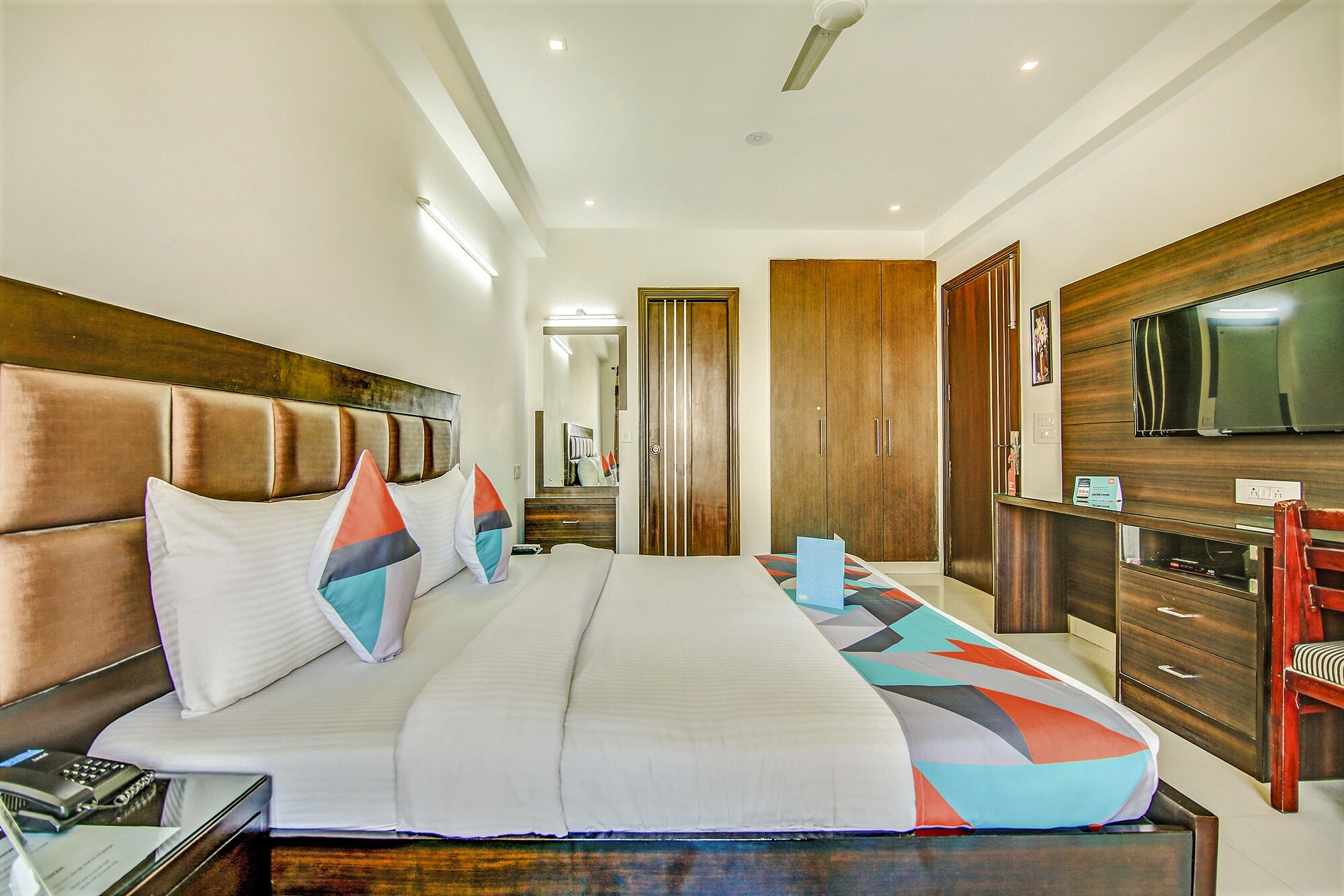 Via Hemkunt Residency - Nr Yatharth Super Speciality Hospital - Noida 110 - Tap to explore photos