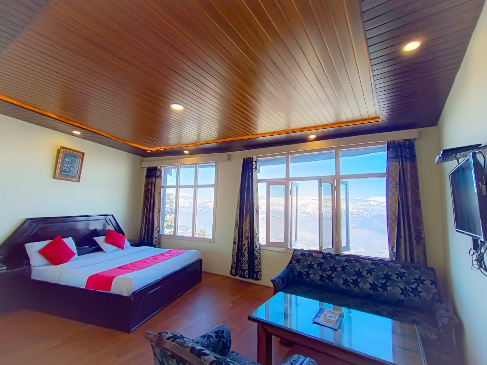 Hotel Surya Resort Dalhousie - Tap to explore photos