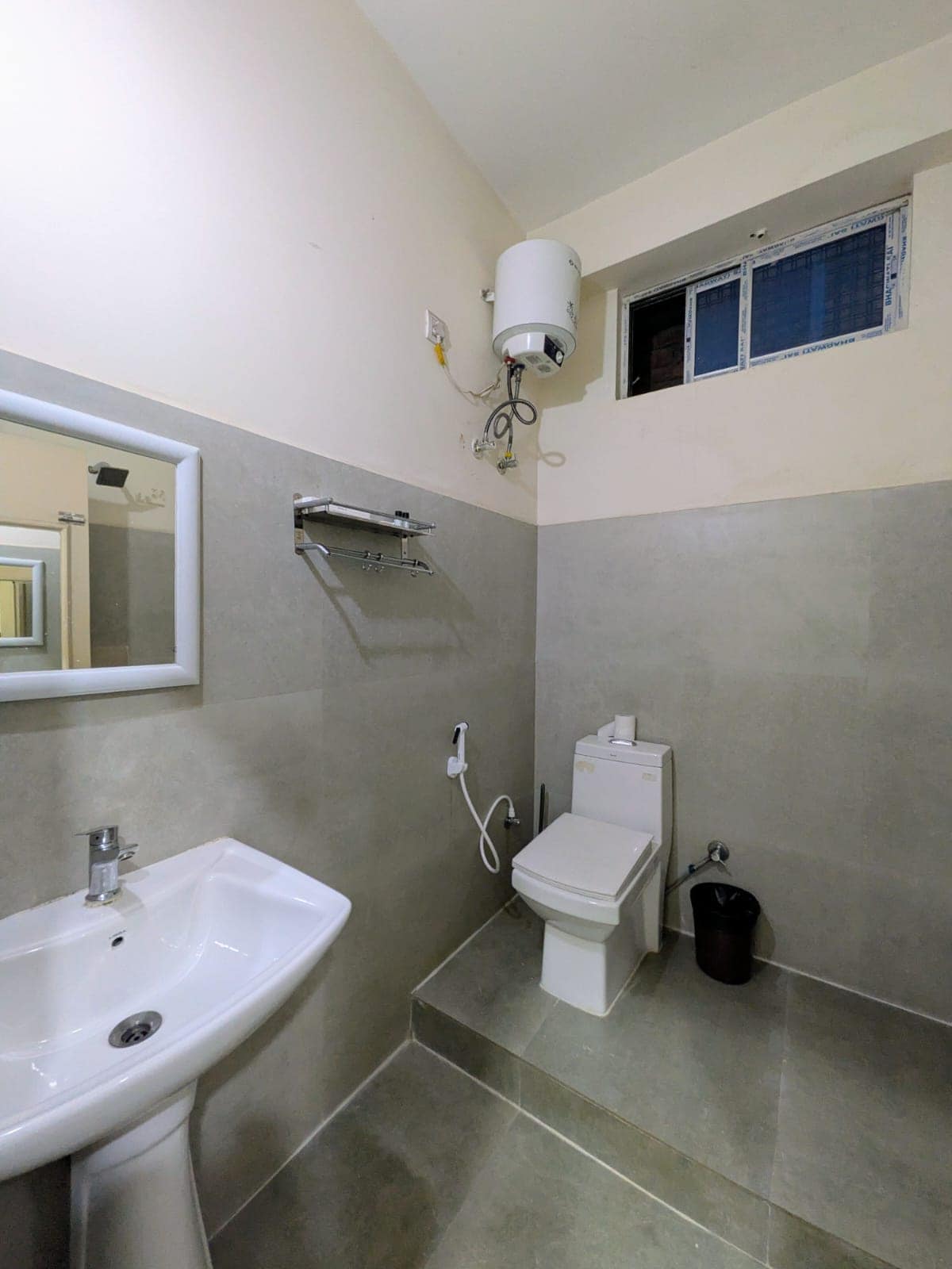 Citrine Hotel - 10 minutes from Railway Station - Tap to explore photos