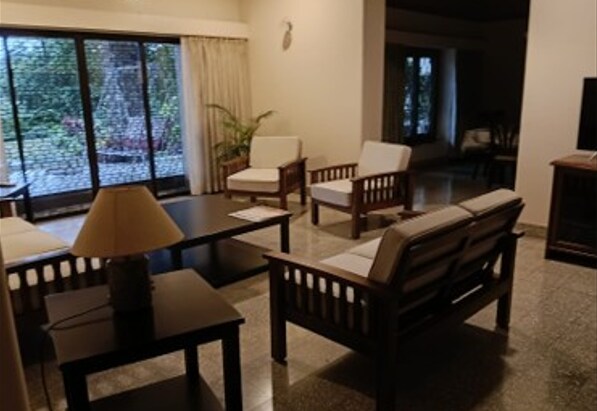 Boat Club Bungalow-Thermax Guest House - Tap to explore photos