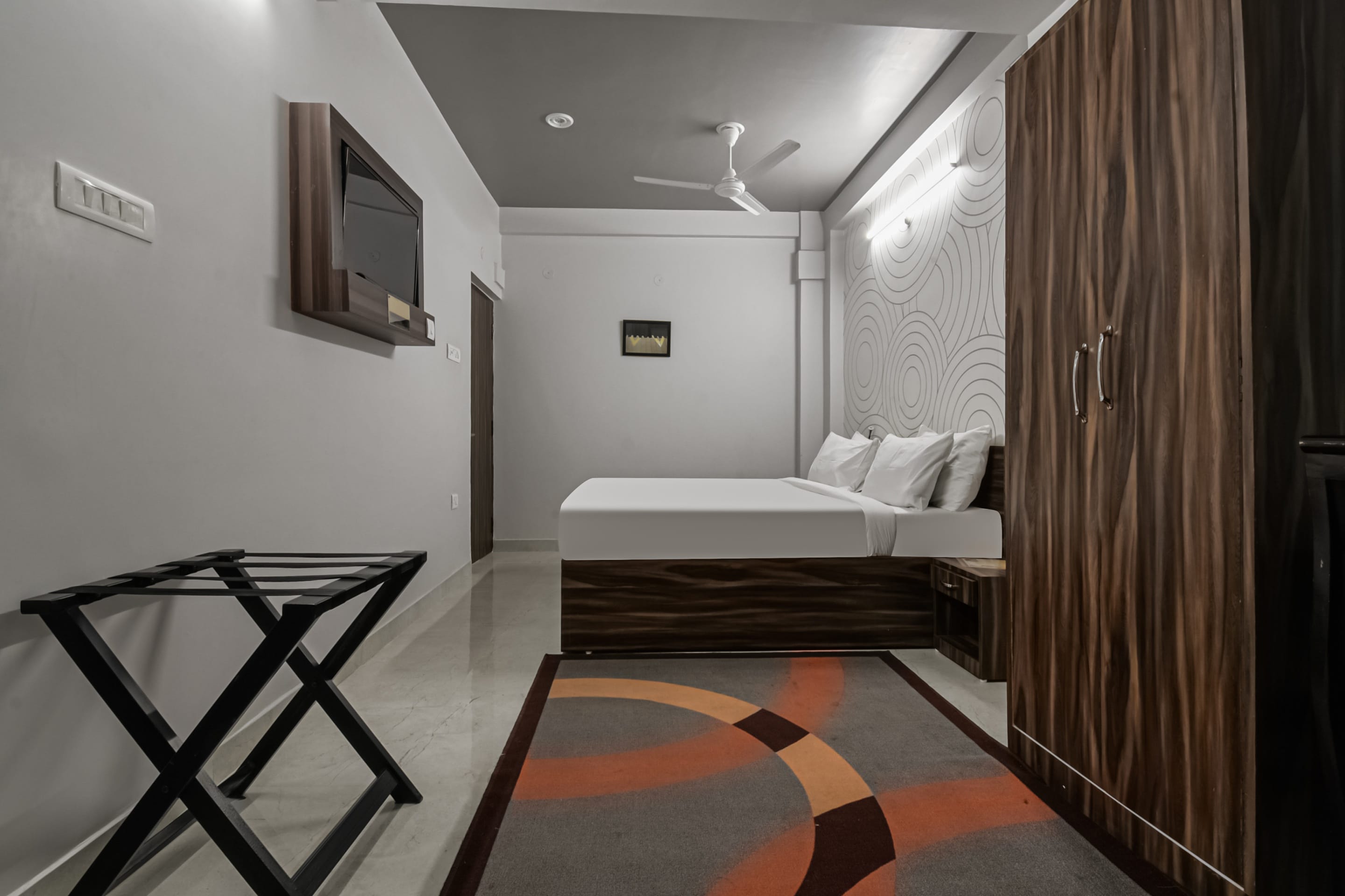 Super Townhouse Vidya Vihar - Tap to explore photos
