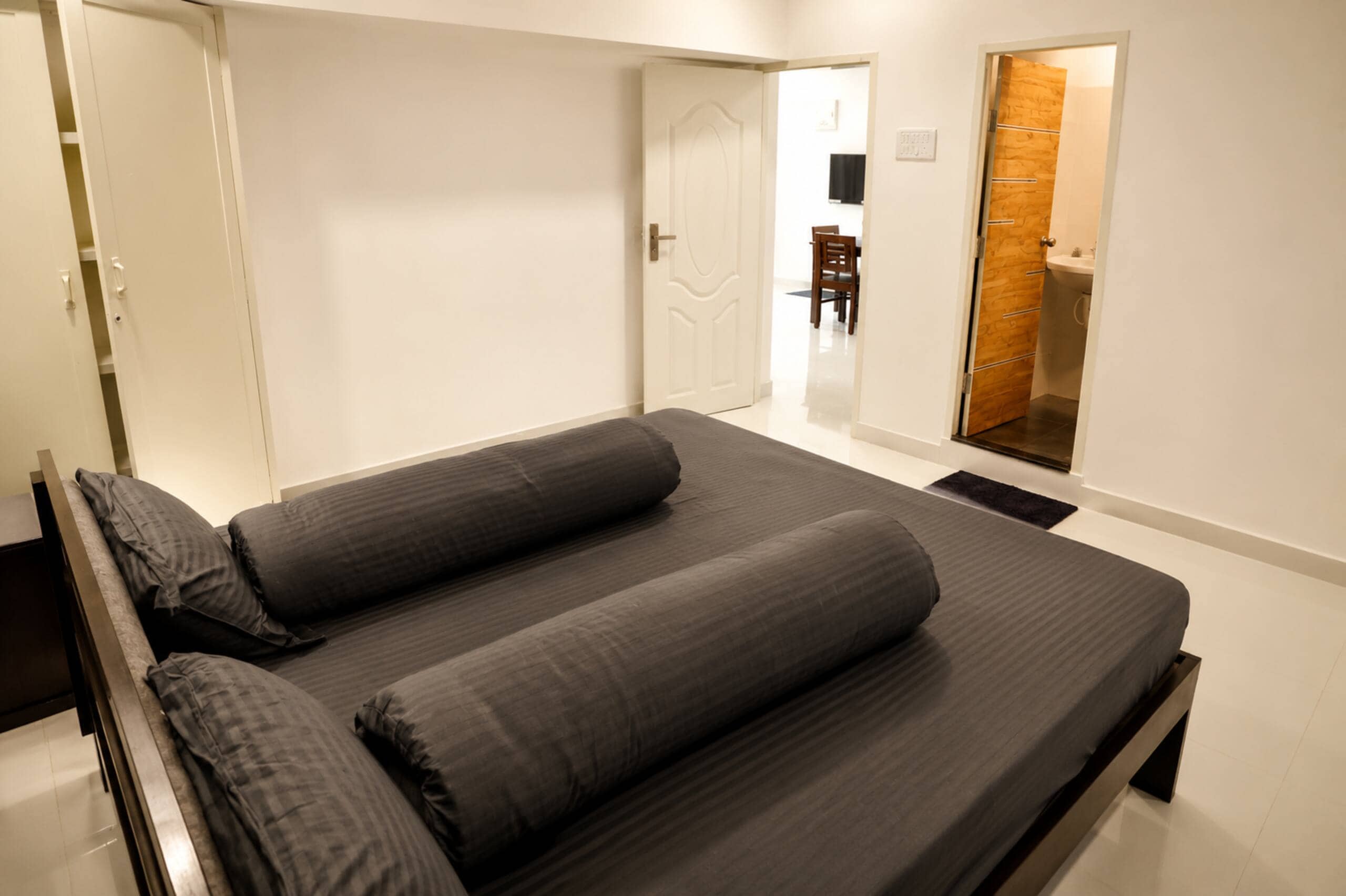 F1 Tulsi 2Bhk Flat T Nagar Shopping Area Chennai - Tap to explore photos