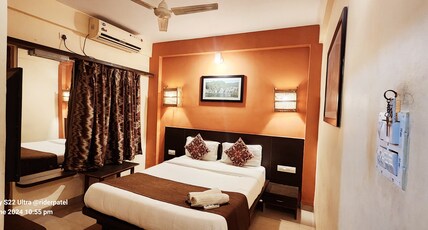 Hotel Rajeshwar Room Type - Super Deluxe Room