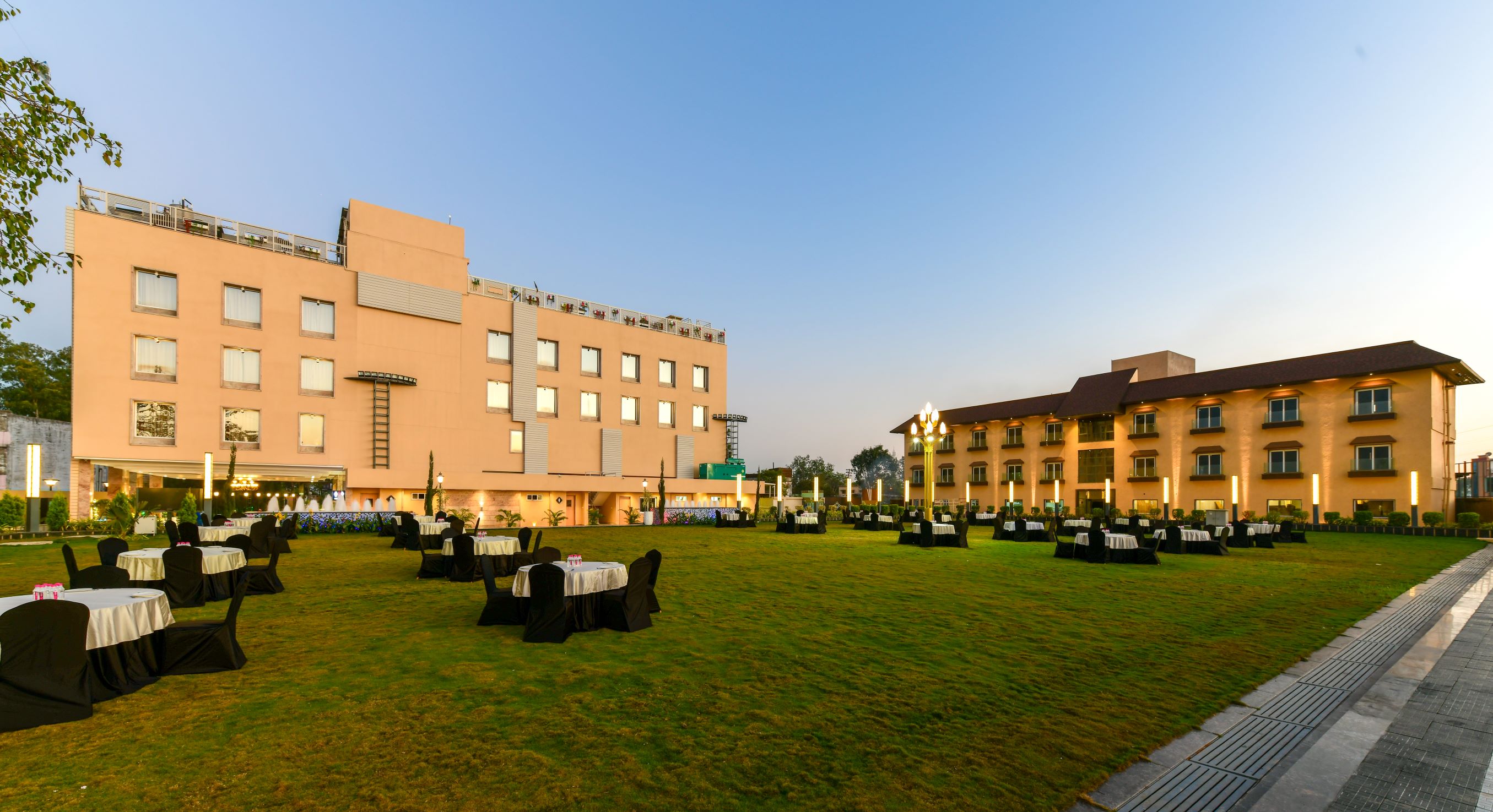 EXPRESS 11 HOTEL - Tap to explore photos