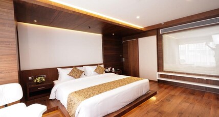 Coral Reef Kochi - A Unit of Coral Isle Hotels Room Type - Suite Room with Bathtub