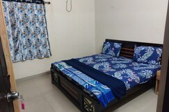 Melody near Citizen Hospital Rooms