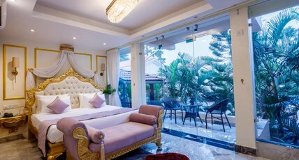 Emperor Ozran by Alaya Stays Room Type - Superior room with a balcony