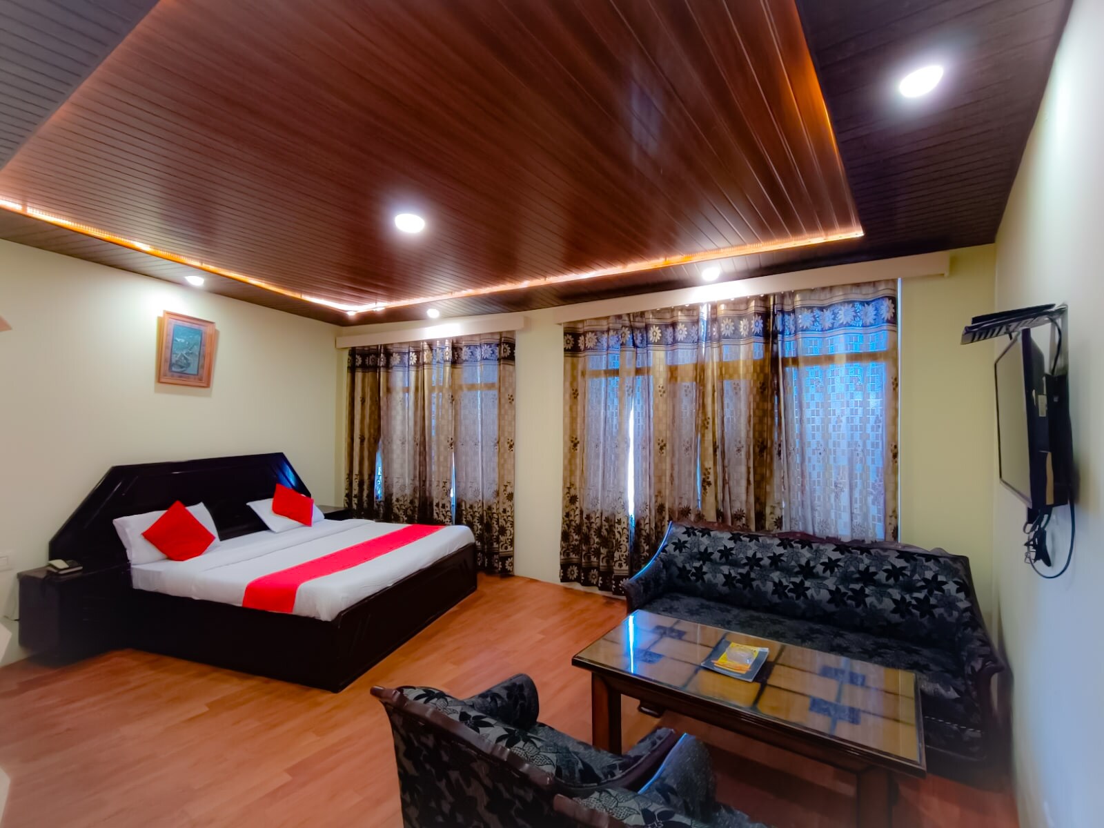 Hotel Surya Resort Dalhousie - Tap to explore photos