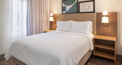 Staybridge Suites MINNEAPOLIS-BLOOMINGTON Room Type - 1 Queen 2 Double 2 Bdrm Ste Comm Access Staybridge Suites MINNEAPOLIS-BLOOMINGTON Room Type - 1 Queen 2 Double 2 Bdrm Ste Comm Access