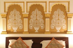 HOTEL H R PALACE