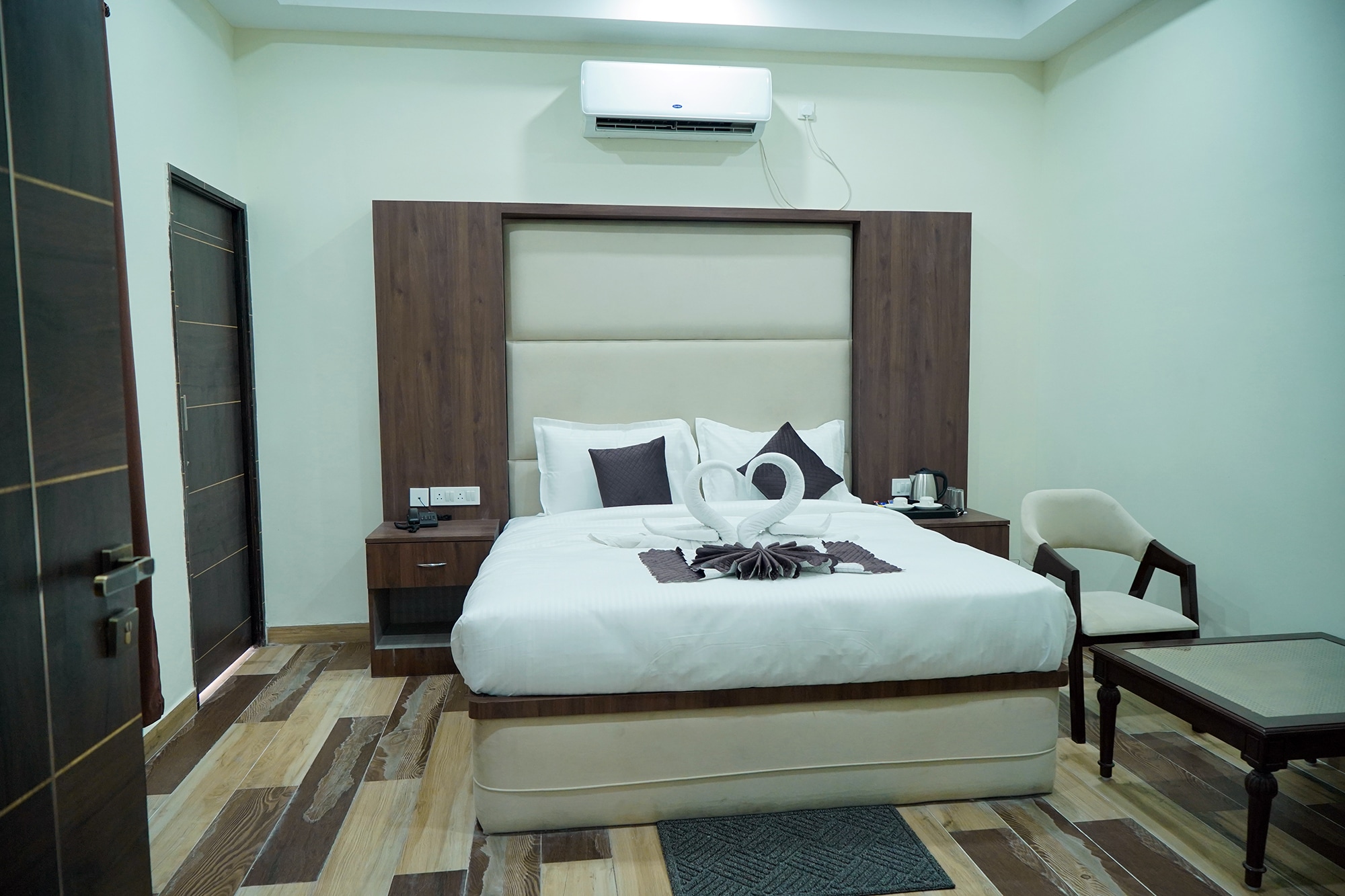 Hotel KP Palace - Tap to explore photos