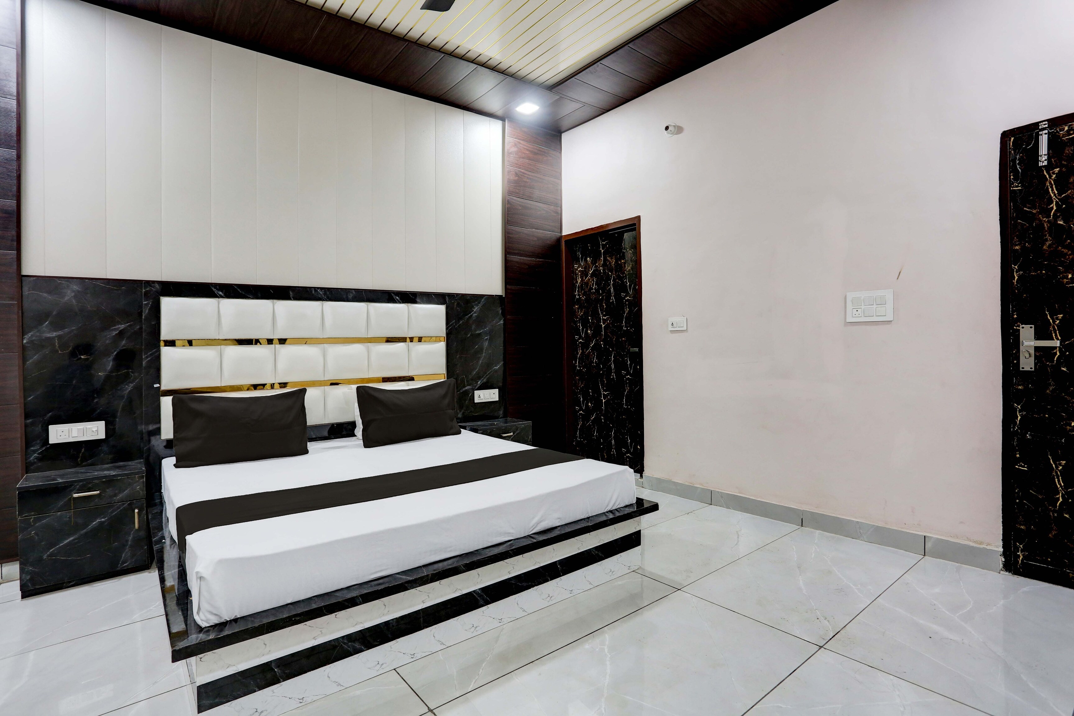 Hotel O A&S - Tap to explore photos