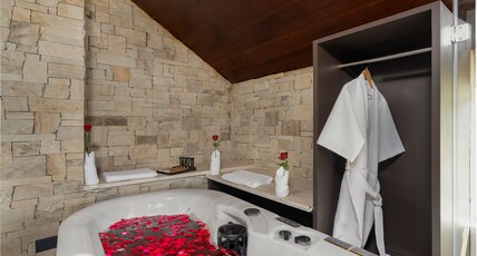 The Hill Mount Resort - Doodhpathri Room Type - Honeymoon suite