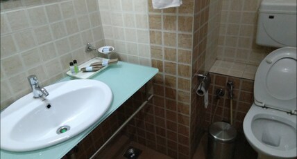 Rose International Hotel Room Type - Standard AC Twin Bed
