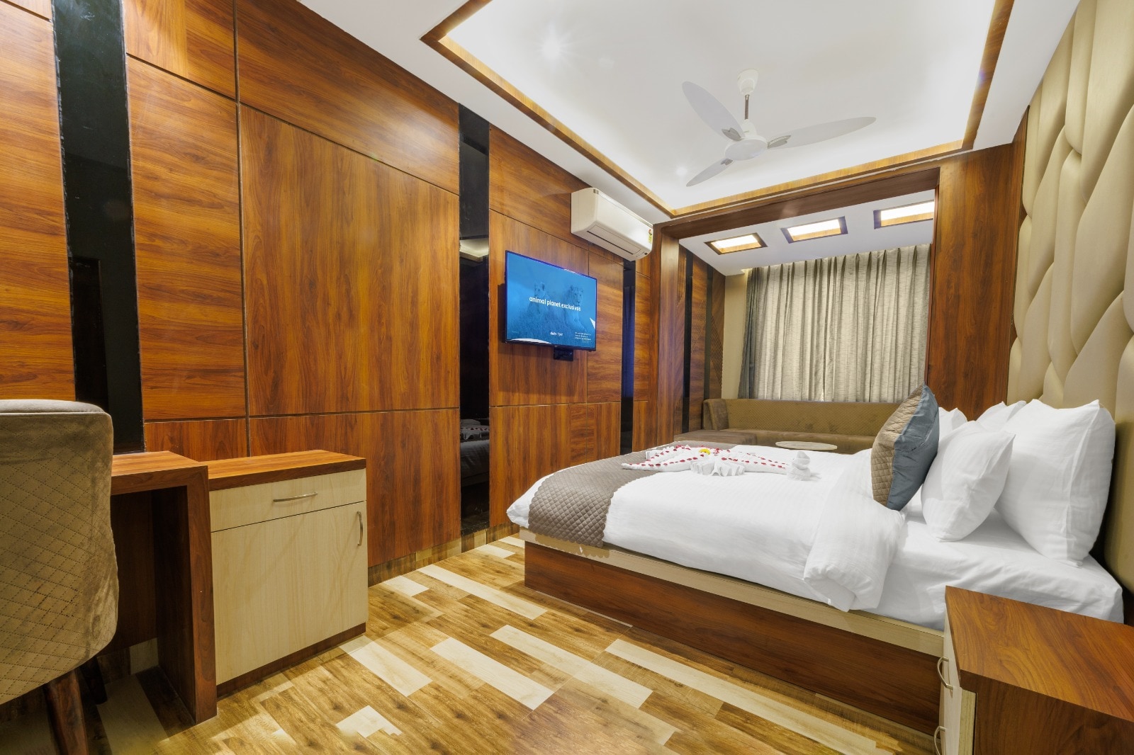 Hotel Golden Peacock - 5min From Har Ki Pauri - Tap to explore photos
