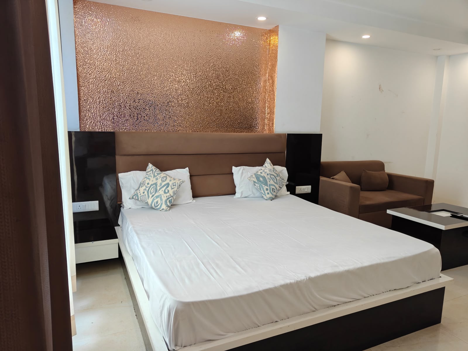 Premium Studio Apartment in Vasundhara, Ghaziabad | Sheron Hotels & Aparts - Tap to explore photos