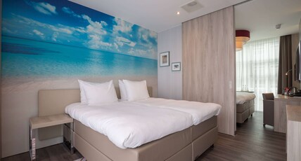 Ramada by Wyndham The Hague Scheveningen Room Type - 1 King Bed And 2 Twin Beds, Family Room