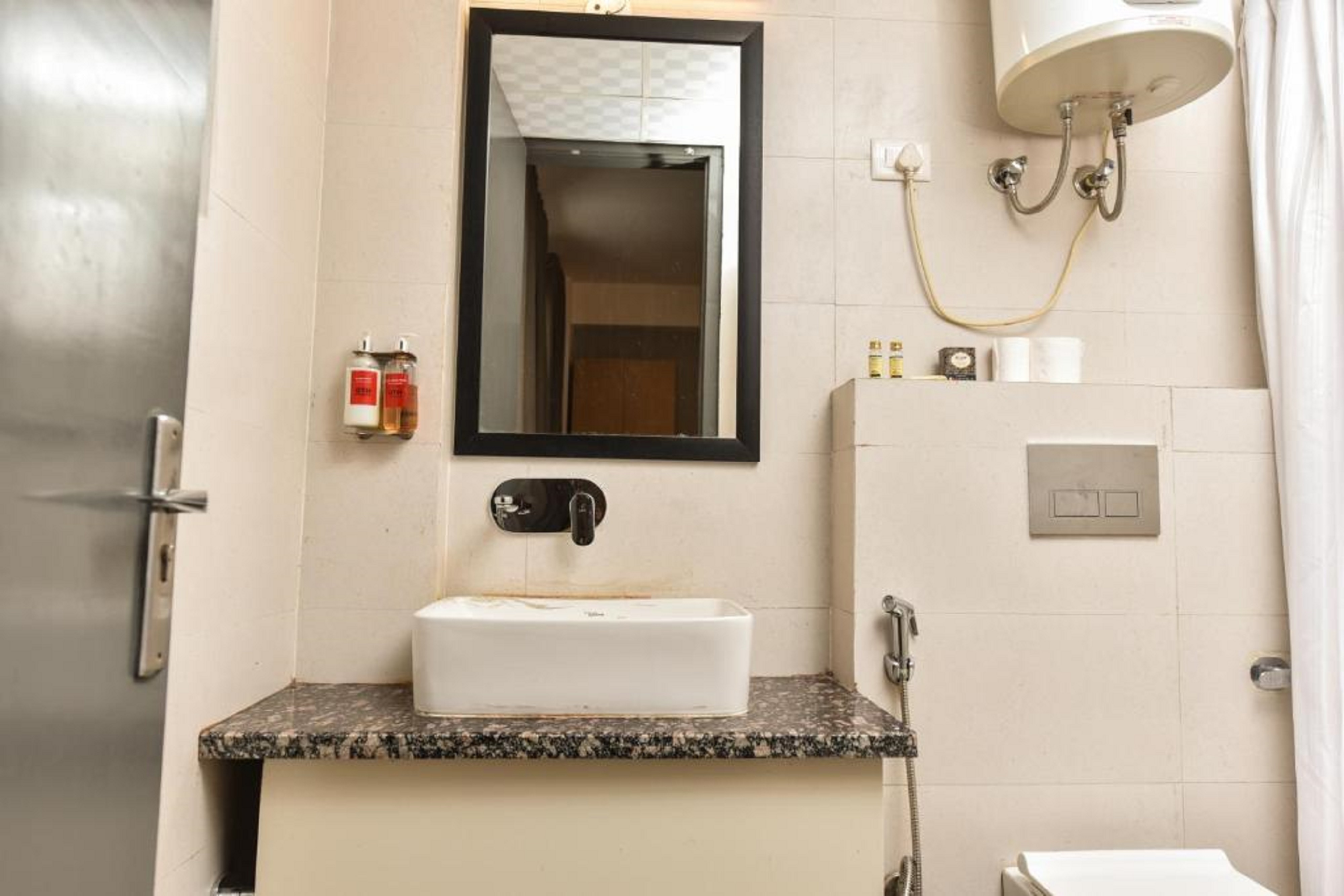 2 Bedroom Flat with Covered Parking - Tap to explore photos