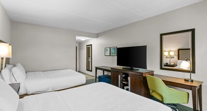Hampton Inn & Suites by Hilton Baltimore/Woodlawn Room Type - 2 QUEENS W FRIDGE NOSMOK